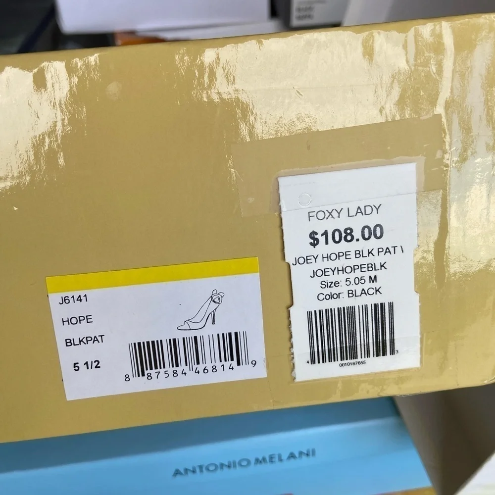 Joey size 5.5 black heels with rose detail - Picture 5 of 6